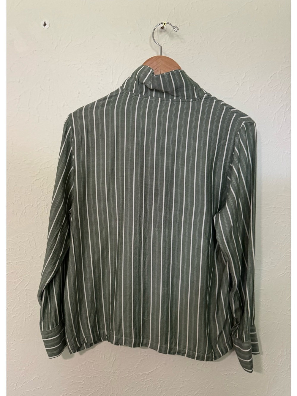Cozy Earth Striped Green Pajama Set Size Small - Picture 5 of 13